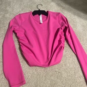 Lululemon pink top in a size 6. not been worn but tags not intact